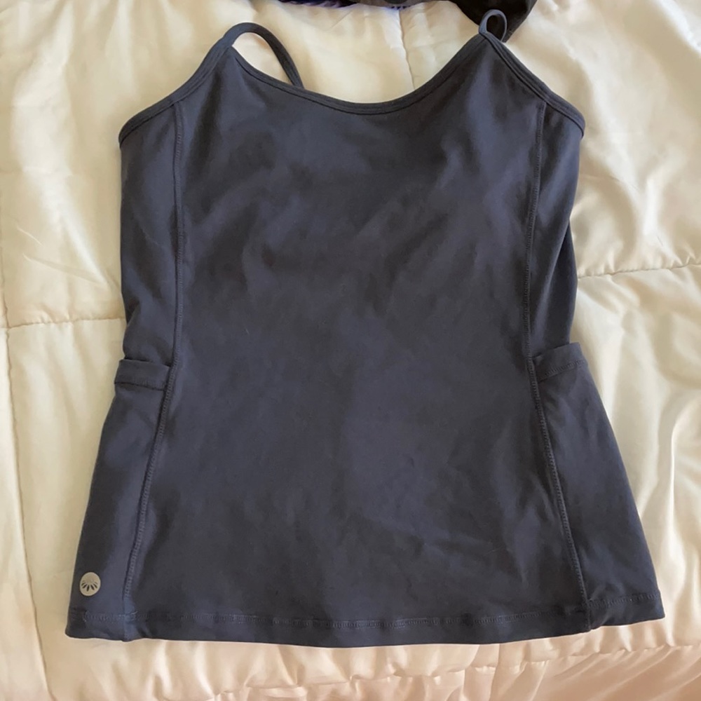 Senita workout tank size M